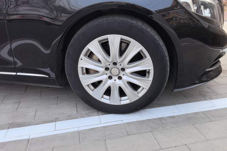 Used Mercedes-Benz S-Class 2014 S 400 L Prestige Edition Right Front Wheel Hub