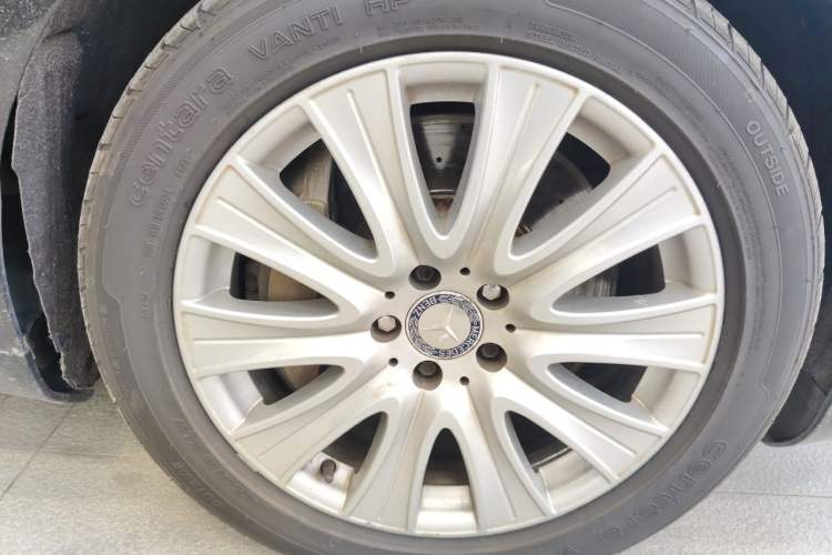Used Mercedes-Benz S-Class 2014 S 400 L Prestige Edition Right Front Wheel Hub