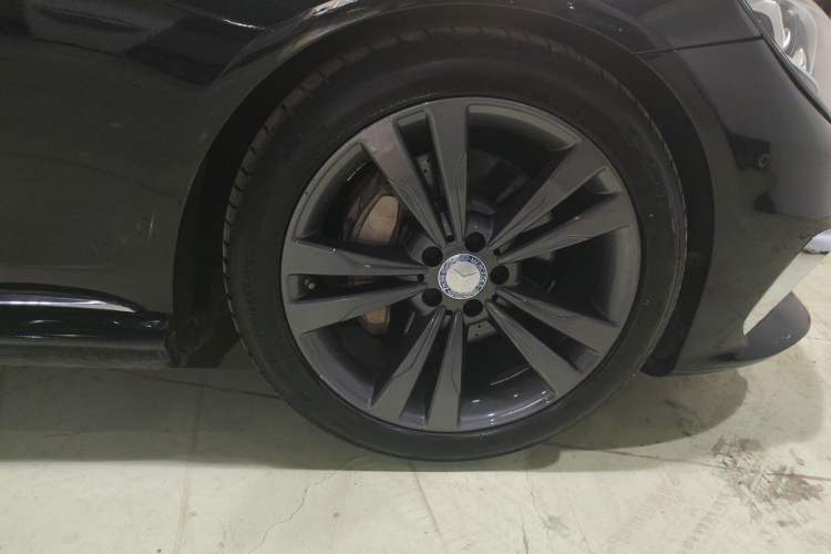 Used Mercedes-Benz S-Class 2014 S 400 L HYBRID Right Front Wheel Hub