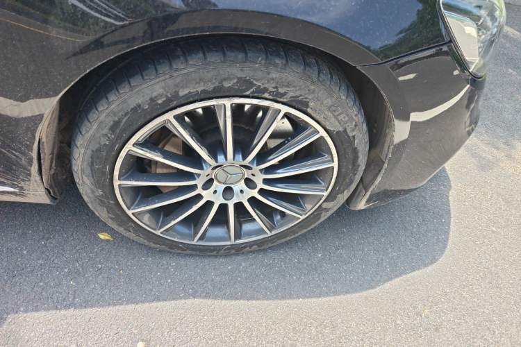 Used Mercedes-Benz S-Class 2014 S 400 L Prestige Edition Right Front Wheel Hub