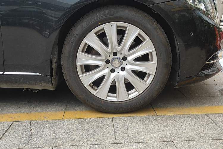 Used Mercedes-Benz S-Class 2014 S 320 L Business Model Right Front Wheel Hub