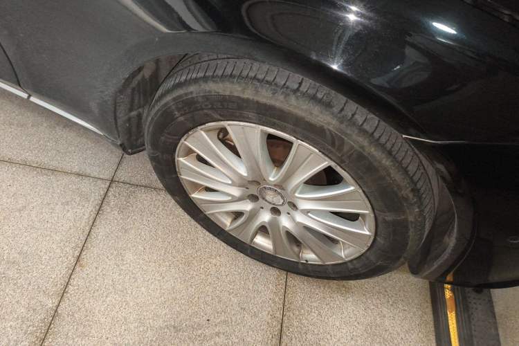 Used Mercedes-Benz S-Class 2014 S 400 L Prestige Edition Right Front Wheel Hub