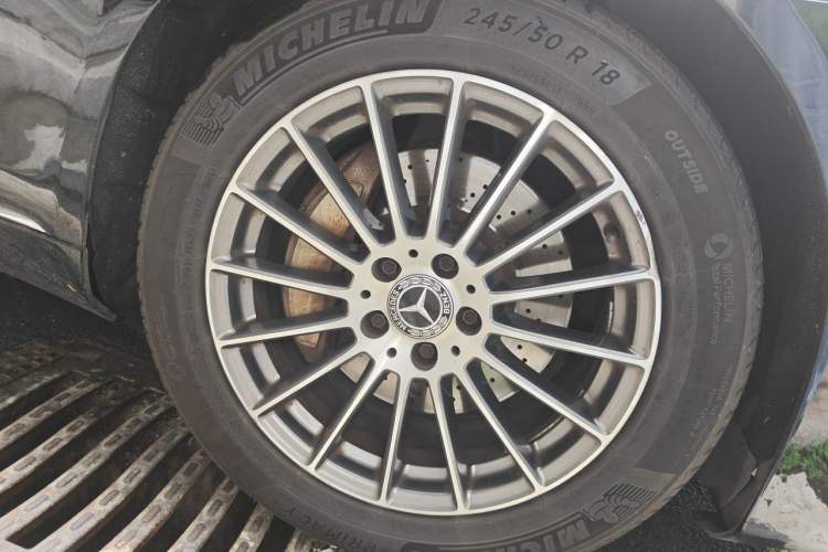 Used Mercedes-Benz S-Class 2014 S 320 L Luxury Model Right Front Wheel Hub