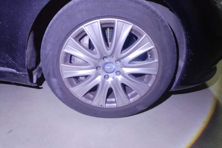 Used Mercedes-Benz S-Class 2014 S 400 L Prestige Edition Right Front Wheel Hub