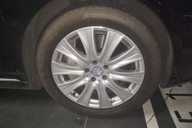 Used Mercedes-Benz S-Class 2014 S 400 L Prestige Edition Right Front Wheel Hub