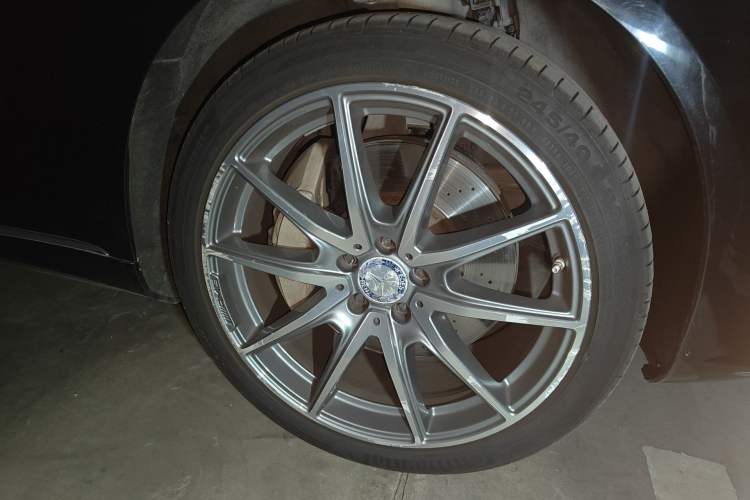 Used Mercedes-Benz S-Class 2014 S 400 L Luxury Model Right Front Wheel Hub