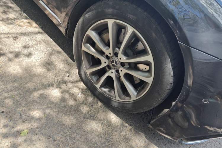 Used Mercedes-Benz S-Class 2014 S 400 L Prestige Edition Right Front Wheel Hub