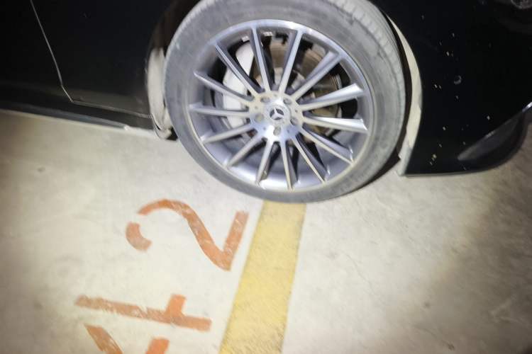 Used Mercedes-Benz S-Class 2014 S 320 L Business Model Right Front Wheel Hub