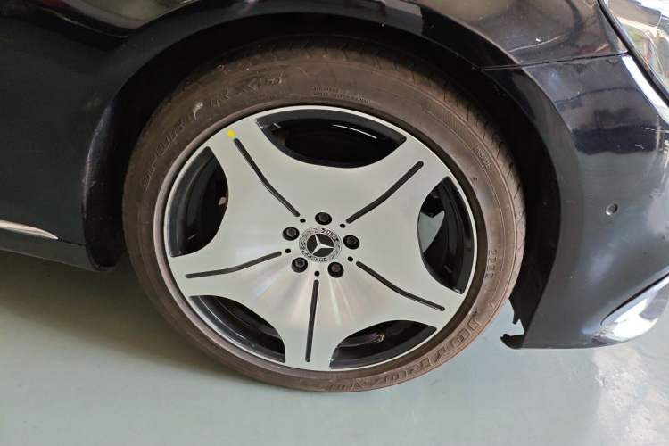 Used Mercedes-Benz S-Class 2014 S 400 L HYBRID Right Front Wheel Hub
