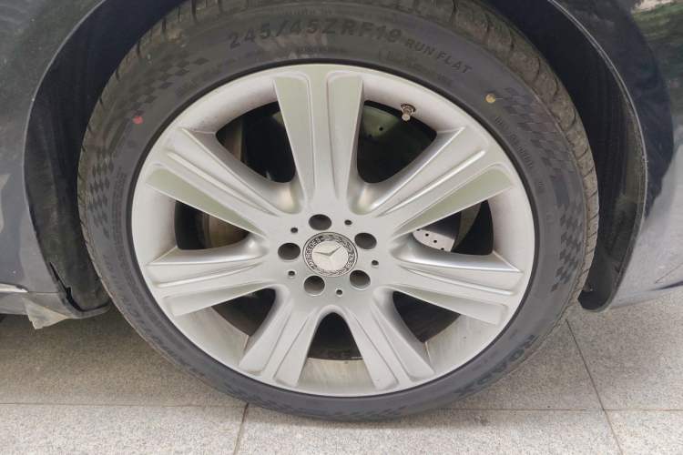 Used Mercedes-Benz S-Class 2014 S 400 L Prestige Edition Right Front Wheel Hub