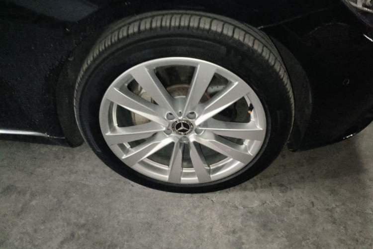 Used Mercedes-Benz S-Class 2014 S 320 L Luxury Model Right Front Wheel Hub