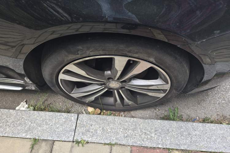 Used Mercedes-Benz S-Class 2014 S 400 L HYBRID Right Front Wheel Hub