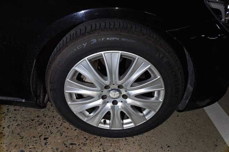 Used Mercedes-Benz S-Class 2014 S 320 L Business Model Right Front Wheel Hub