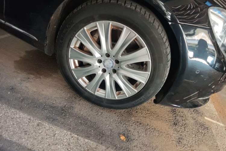 Used Mercedes-Benz S-Class 2014 S 400 L Prestige Edition Right Front Wheel Hub