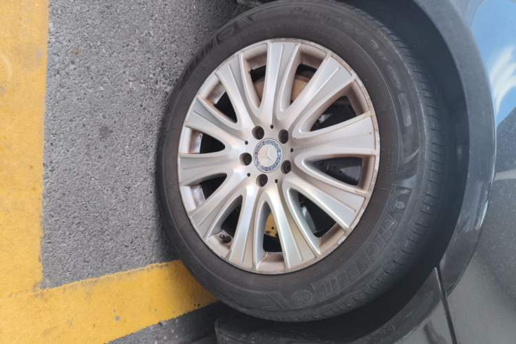Used Mercedes-Benz S-Class 2014 S 400 L Prestige Edition Right Front Wheel Hub