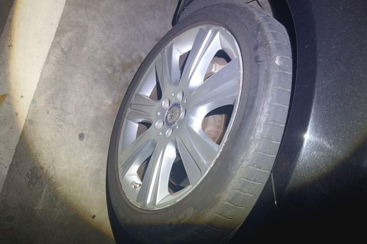 Used Mercedes-Benz S-Class 2014 S 400 L Luxury Model Right Front Wheel Hub