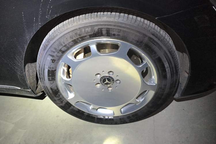 Used Mercedes-Benz S-Class 2014 S 400 L Luxury Model Right Front Wheel Hub