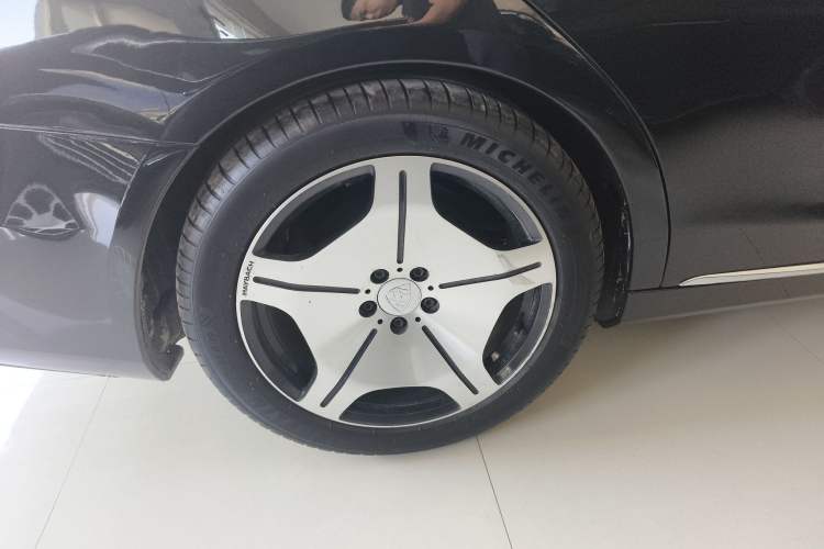 Used Mercedes-Benz S-Class 2014 S 400 L Prestige Edition Right Front Wheel Hub
