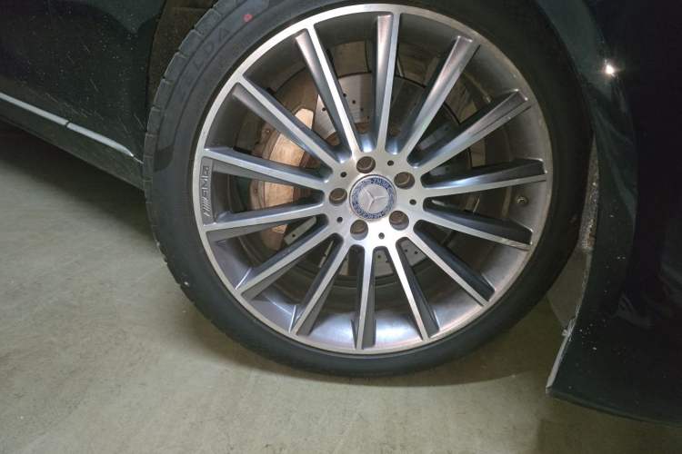 Used Mercedes-Benz S-Class 2014 S 400 L Luxury Model Right Front Wheel Hub
