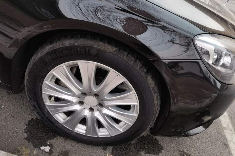 Used Mercedes-Benz S-Class 2014 S 400 L Prestige Edition Right Front Wheel Hub