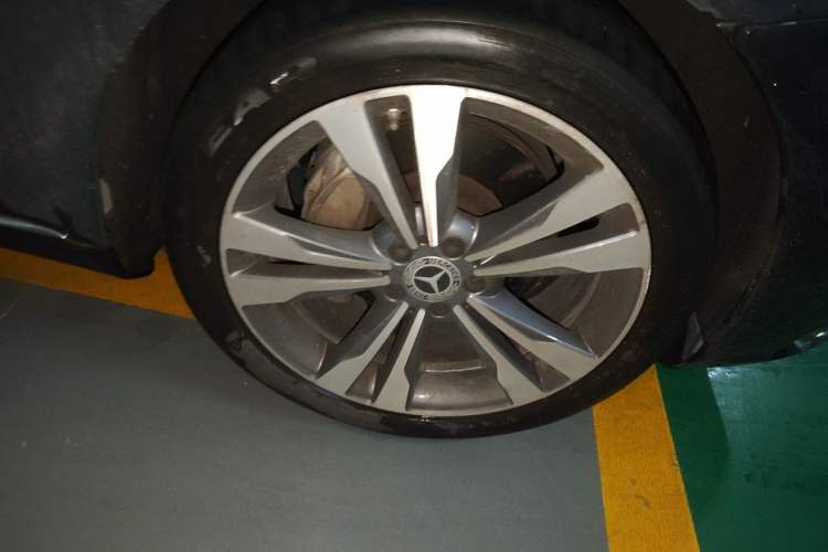 Used Mercedes-Benz S-Class 2014 S 400 L HYBRID Right Front Wheel Hub