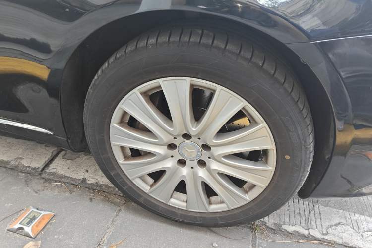 Used Mercedes-Benz S-Class 2014 S 400 L Prestige Edition Right Front Wheel Hub