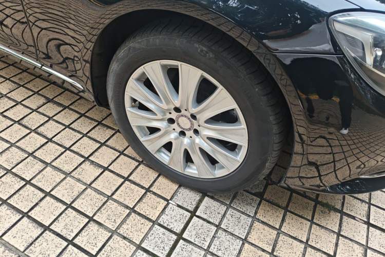 Used Mercedes-Benz S-Class 2014 S 320 L Business Model Right Front Wheel Hub