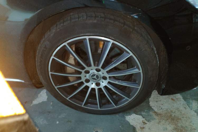 Used Mercedes-Benz S-Class 2014 S 400 L Prestige Edition Right Front Wheel Hub