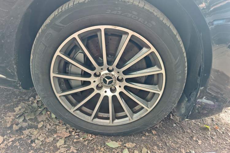 Used Mercedes-Benz S-Class 2014 S 400 L Prestige Edition Right Front Wheel Hub