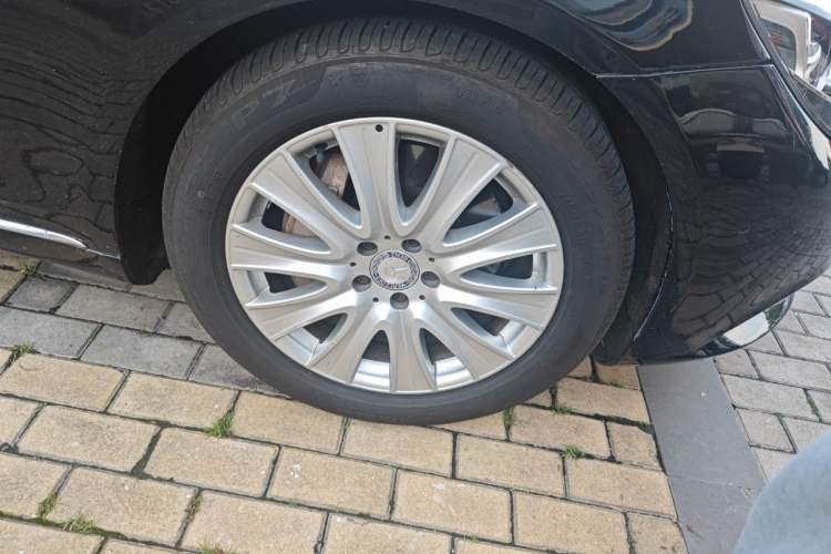 Used Mercedes-Benz S-Class 2014 S 320 L Business Model Right Front Wheel Hub
