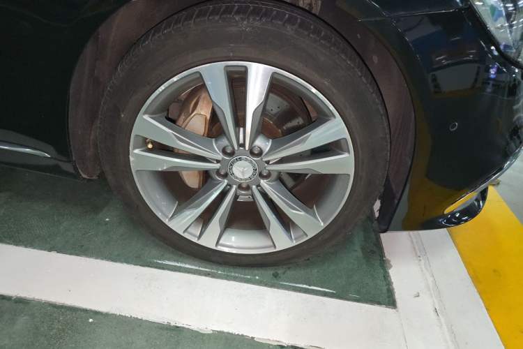 Used Mercedes-Benz S-Class 2014 S 400 L HYBRID Right Front Wheel Hub