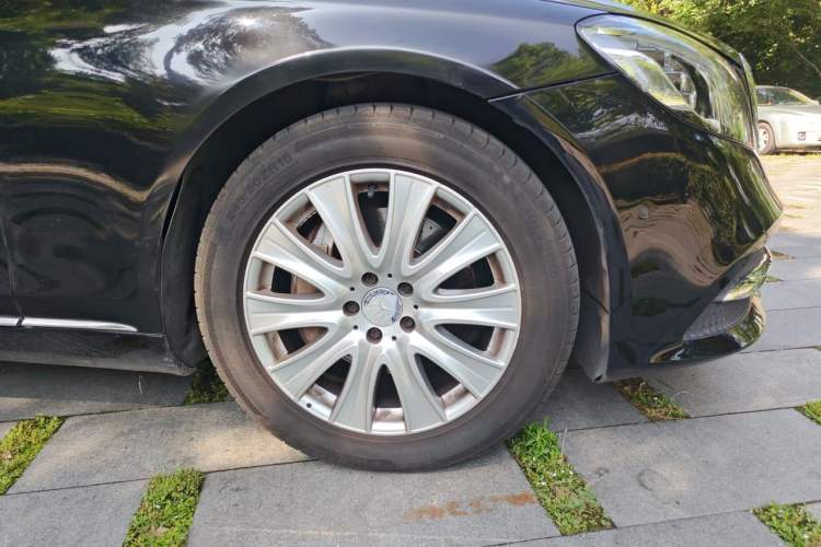 Used Mercedes-Benz S-Class 2014 S 320 L Luxury Model Right Front Wheel Hub