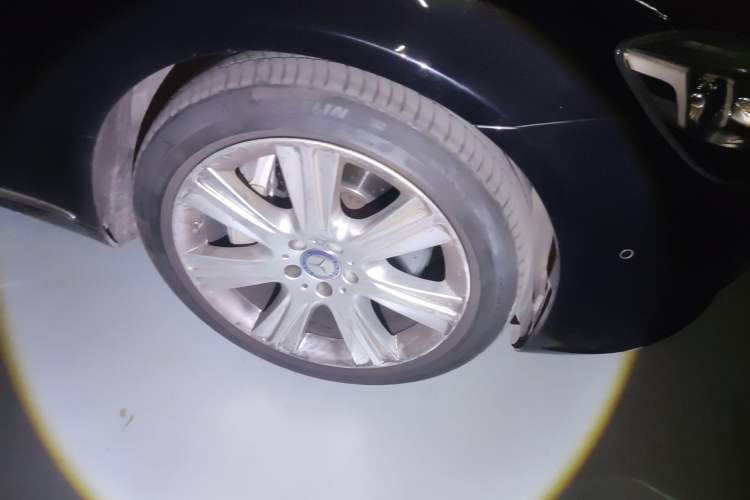 Used Mercedes-Benz S-Class 2014 S 400 L Luxury Model Right Front Wheel Hub