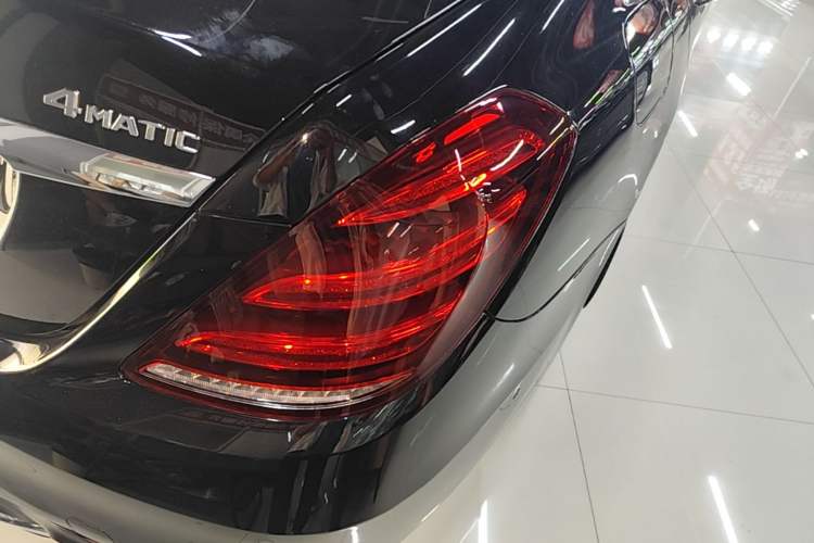 Used Mercedes-Benz S-Class 2014 S 320 L Business Model Right Rear Taillight