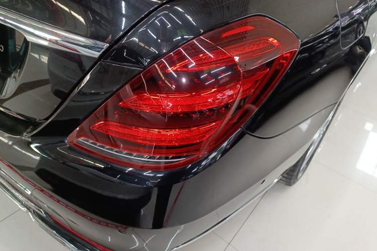 Used Mercedes-Benz S-Class 2014 S 320 L Business Model Right Rear Taillight
