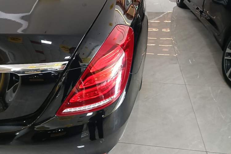 Used Mercedes-Benz S-Class 2014 S 320 L Business Model Right Rear Taillight