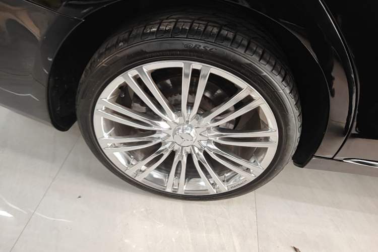 Used Mercedes-Benz S-Class 2014 S 320 L Business Model Right Rear Wheel Hub