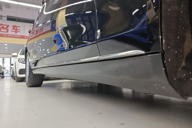 Used Mercedes-Benz S-Class 2014 S 320 L Business Model Right Side Sill