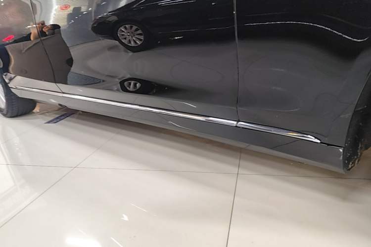 Used Mercedes-Benz S-Class 2014 S 320 L Business Model Right Side Sill