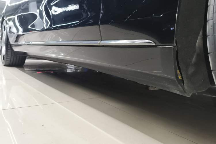 Used Mercedes-Benz S-Class 2014 S 320 L Business Model Right Side Sill