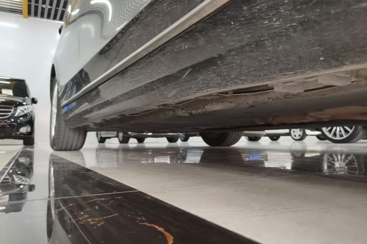 Used Mercedes-Benz S-Class 2014 S 320 L Business Model Right Side Sill