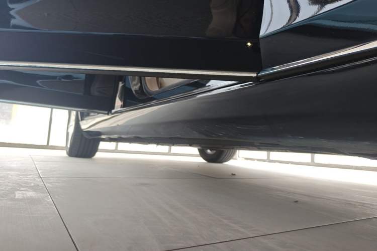 Used Mercedes-Benz S-Class 2014 S 320 L Business Model Right Side Sill