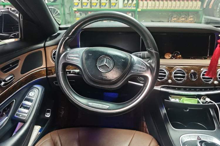 Used Mercedes-Benz S-Class 2014 S 320 L Business Model Steering Wheel
