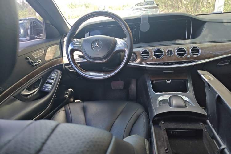 Used Mercedes-Benz S-Class 2014 S 400 L Prestige Edition Steering Wheel