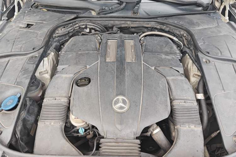 Used Mercedes-Benz S-Class 2014 S 400 L Luxury Model Engine Bay
