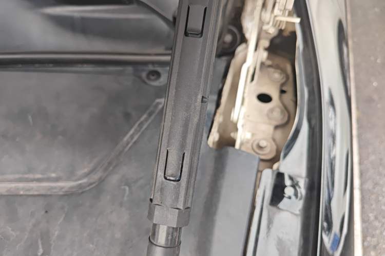 Used Mercedes-Benz S-Class 2014 S 400 L Luxury Model Engine Bay Left