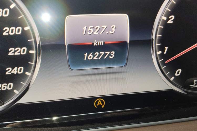 Used Mercedes-Benz S-Class 2014 S 320 L Luxury Model Odometer Close Up