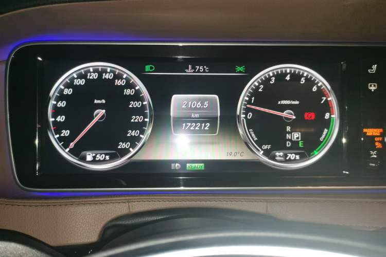 Used Mercedes-Benz S-Class 2014 S 400 L HYBRID Odometer Close Up
