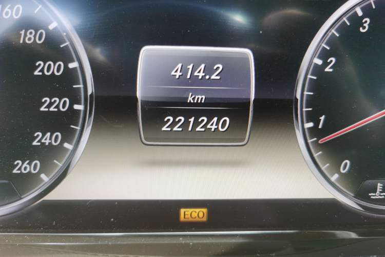 Used Mercedes-Benz S-Class 2014 S 400 L Prestige Edition Odometer Close Up