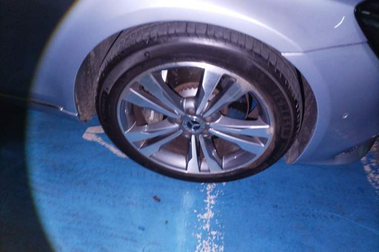 Used Mercedes-Benz S-Class 2014 S 400 L Prestige Edition Right Front Wheel Hub
